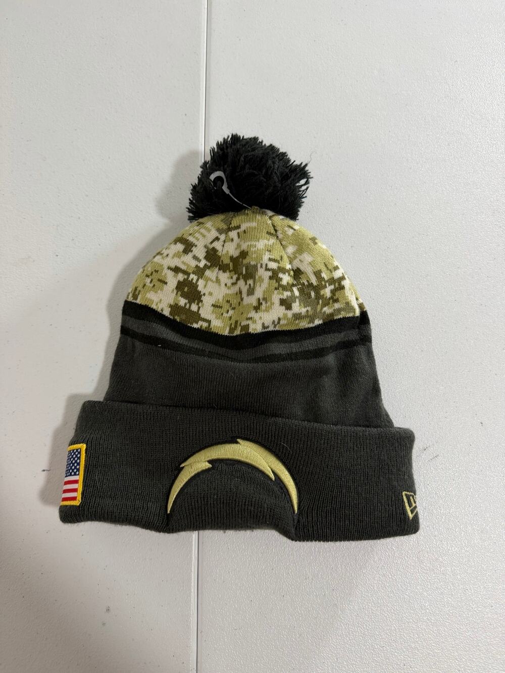 LA Chargers New Era Salute to Service Beanie Camo Pom NFL Cuffed Knit Hat